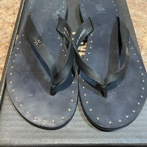 SM feet FRYE sisters 🥰🎅🏻 Ally Logo Flip Sz 5.5